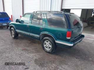 1996 Chevrolet Blazer z VIN 1GNDT13W1T2261507, wystawiony jako IAAI lot #43327033 z przebiegiem 188 609 mil mil oraz . Historia ofert i sprzedaży dostępna na DreamBid. Obrazek 3.