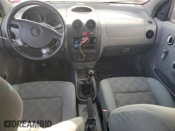 2005 Chevrolet Aveo SVM z VIN KL1TD52655B340117, wystawiony jako Copart lot #88163475 z przebiegiem 212 753 mil mil oraz Szkoda całkowita • Salvage title. Historia ofert i sprzedaży dostępna na DreamBid. Obrazek 8.