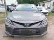 2023 Toyota Camry Hybrid LE z VIN 4T1C31AK8PU606221, wystawiony jako IAAI lot #41957788 z przebiegiem 52 532 mil mil oraz . Historia ofert i sprzedaży dostępna na DreamBid. Obrazek 6.