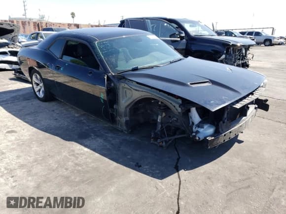 ✅ 2018 Dodge Challenger SXT Plus • VIN: 2C3CDZAG0JH302908 • Лот: 65071233. Опубликован ранее на Copart с пробегом 62 101 миль. Бесплатный доступ к архиву аукционных продаж из США и подробный отчёт об истории автомобиля на DreamBid. Изображение 4.
