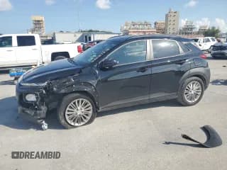 ✅ 2020 Hyundai Kona SEL Plus • VIN: KM8K62AAXLU517938 • Лот: 63637315. Опубликован ранее на Copart с пробегом 50 981 миль. Бесплатный доступ к архиву аукционных продаж из США и подробный отчёт об истории автомобиля на DreamBid. Изображение 1.