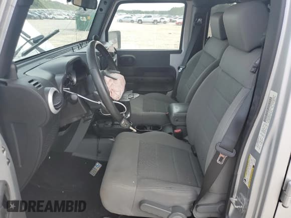 ✅ 2008 Jeep Wrangler Unlimited Sahara • VIN: 1J8GA59148L525618 • Lot: 55297715. Listed on Copart with 134,556 mi. Free auction sales archive from the USA and detailed vehicle history report at DreamBid. Image 7.