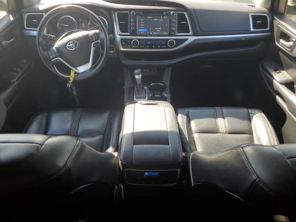 ✅ 2017 Toyota Highlander XLE • VIN: 5TDKZRFH8HS512761 • Lot: 81819605. Wystawiony na Copart z przebiegiem 127 067 mil. Bezpłatny archiwum sprzedaży aukcyjnych z USA i szczegółowy raport historii pojazdu na DreamBid. Zdjęcie 8.