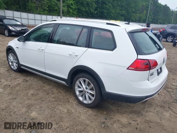 ✅ 2017 Volkswagen Golf S • VIN: 3VWH17AU5HM540511 • Lot: 42209861. Listed on IAAI with 84,978 mi. Free auction sales archive from the USA and detailed vehicle history report at DreamBid. Image 3.