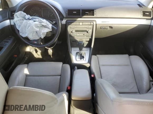 ✅ 2006 Audi S4 • VIN: WAUGL78E26A297822 • Lot: 89545665. Wystawiony na Copart z przebiegiem 173 015 mil. Bezpłatny archiwum sprzedaży aukcyjnych z USA i szczegółowy raport historii pojazdu na DreamBid. Zdjęcie 8.