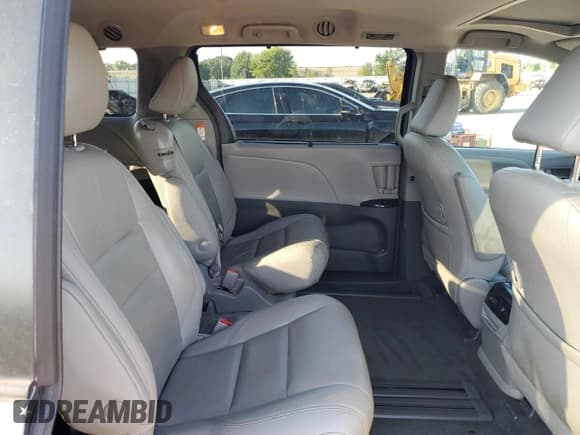 ✅ 2018 Toyota Sienna XLE Auto Access Seat • VIN: 5TDYZ3DC7JS941426 • Lot: 80906085. Listed on Copart with 178,603 mi. Free auction sales archive from the USA and detailed vehicle history report at DreamBid. Image 11.