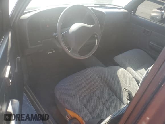 ✅ 1992 Toyota Pickup DLX • VIN: JT4RN93PXN5057452 • Lot: 88791225. Listed on Copart with 204,118 mi. Free auction sales archive from the USA and detailed vehicle history report at DreamBid. Image 8.