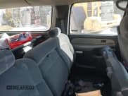 ✅ 2000 Chevrolet Suburban LS • VIN: 3GNFK16TXYG142561 • Лот: 41281631. Опубликован ранее на IAAI с пробегом 385 565 миль. Бесплатный доступ к архиву аукционных продаж из США и подробный отчёт об истории автомобиля на DreamBid. Изображение 8.