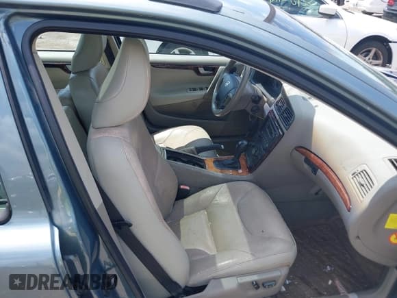 ✅ 2005 Volvo V70 • VIN: YV1SW592452478971 • Лот: 42740018. Опубликован ранее на IAAI с пробегом 192 061 миль. Бесплатный доступ к архиву аукционных продаж из США и подробный отчёт об истории автомобиля на DreamBid. Изображение 5.