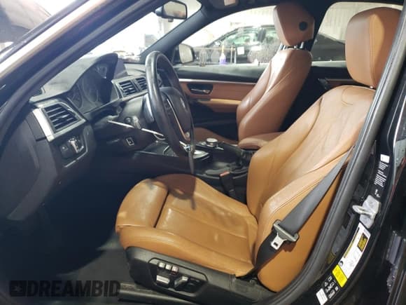 ✅ 2018 BMW 3 Series 330i xDrive • VIN: WBA8D9C50JEM34195 • Лот: 91049465. Опубликован ранее на Copart с пробегом 90 720 миль. Бесплатный доступ к архиву аукционных продаж из США и подробный отчёт об истории автомобиля на DreamBid. Изображение 7.