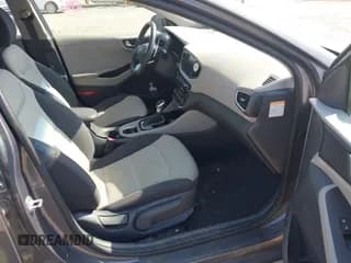 ✅ 2019 Hyundai Ioniq SEL • VIN: KMHC75LC1KU134132 • Lot: 41802201. Wystawiony na IAAI z przebiegiem 110 090 mil. Bezpłatny archiwum sprzedaży aukcyjnych z USA i szczegółowy raport historii pojazdu na DreamBid. Zdjęcie 5.