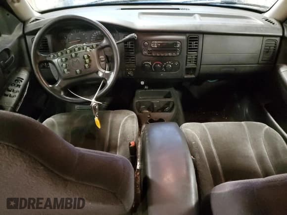 ✅ 2004 Dodge Dakota SLT • VIN: 1D7HG48N74S718148 • Lot: 77600084. Wystawiony na Copart z przebiegiem 242 858 mil. Bezpłatny archiwum sprzedaży aukcyjnych z USA i szczegółowy raport historii pojazdu na DreamBid. Zdjęcie 8.