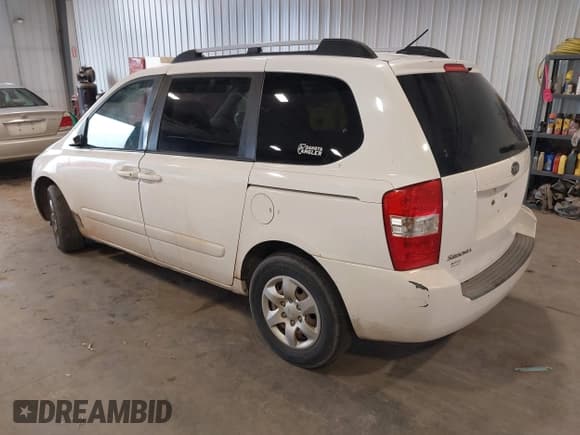 ✅ 2008 Kia Sedona • VIN: KNDMB133886248402 • Lot: 42271196. Listed on IAAI with 300,133 mi. Free auction sales archive from the USA and detailed vehicle history report at DreamBid. Image 3.