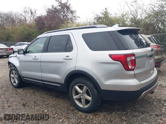 ✅ 2017 Ford Explorer XLT • VIN: 1FM5K8D85HGD37874 • Lot: 43671415. Wystawiony na IAAI z przebiegiem 110 797 mil. Bezpłatny archiwum sprzedaży aukcyjnych z USA i szczegółowy raport historii pojazdu na DreamBid. Zdjęcie 14.