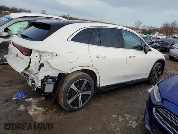 ✅ 2023 Mercedes-Benz EQE 350 • VIN: 4JGGM1CB0PA010064 • Lot: 38898304. Wystawiony na Copart z przebiegiem 4 122 mil. Bezpłatny archiwum sprzedaży aukcyjnych z USA i szczegółowy raport historii pojazdu na DreamBid. Zdjęcie 3.