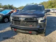 ✅ 2024 Chevrolet Silverado 1500 LT Trail Boss • VIN: 3GCUDFE81RG301652 • Lot: 82309385. Wystawiony na Copart z przebiegiem 30 010 mil. Bezpłatny archiwum sprzedaży aukcyjnych z USA i szczegółowy raport historii pojazdu na DreamBid. Zdjęcie 13.