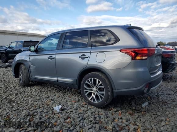 2018 Mitsubishi Outlander ES с VIN JA4AD2A37JZ011582, выставлен на аукционе Copart как лот 86881125 с пробегом 114 867 миль миль и Списание • Salvage title. История ставок и продаж доступна на DreamBid. Изображение 2.