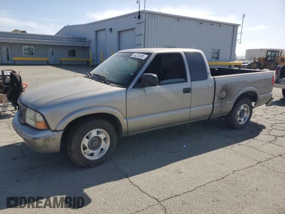 ✅ 2002 GMC Sonoma SLS • VIN: 1GTCS195028184355 • Lot: 54255905. Listed on Copart with 218,655 mi. Free auction sales archive from the USA and detailed vehicle history report at DreamBid. Image 1.
