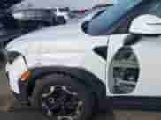 2025 Hyundai Santa Fe SEL z VIN 5NMP24GL0SH076658, wystawiony jako IAAI lot #43616886 z przebiegiem 5 183 mil mil oraz . Historia ofert i sprzedaży dostępna na DreamBid. Obrazek 6.