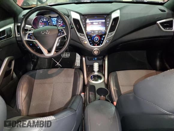 ✅ 2016 Hyundai Veloster • VIN: KMHTC6AD7GU303803 • Lot: 41483215. Wystawiony na Copart z przebiegiem 75 010 mil. Bezpłatny archiwum sprzedaży aukcyjnych z USA i szczegółowy raport historii pojazdu na DreamBid. Zdjęcie 8.