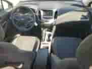 2018 Chevrolet Cruze LS z VIN 1G1BC5SM5J7162477, wystawiony jako Copart lot #84434695 z przebiegiem 69 588 mil mil oraz Szkoda całkowita • Salvage title. Historia ofert i sprzedaży dostępna na DreamBid. Obrazek 8.