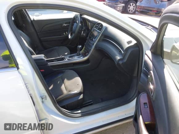 2013 Chevrolet Malibu LT z VIN 1G11C5SA9DF149517, wystawiony jako IAAI lot #43415565 z przebiegiem Nie podano mil oraz . Historia ofert i sprzedaży dostępna na DreamBid. Obrazek 5.