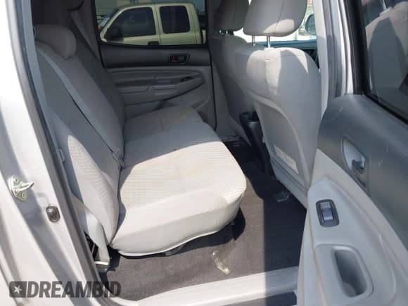 ✅ 2014 Toyota Tacoma PreRunner • VIN: 5TFJU4GN5EX056340 • Lot: 43012333. Wystawiony na IAAI z przebiegiem 192 752 mil. Bezpłatny archiwum sprzedaży aukcyjnych z USA i szczegółowy raport historii pojazdu na DreamBid. Zdjęcie 8.