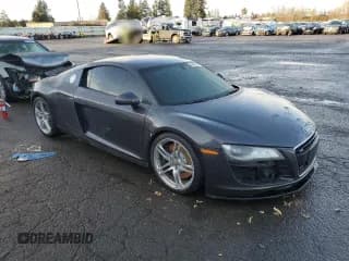 ✅ 2010 Audi R8 • VIN: WUAAUAFG0AN000963 • Lot: 84955394. Wystawiony na Copart z przebiegiem 96 738 mil. Bezpłatny archiwum sprzedaży aukcyjnych z USA i szczegółowy raport historii pojazdu na DreamBid. Zdjęcie 4.