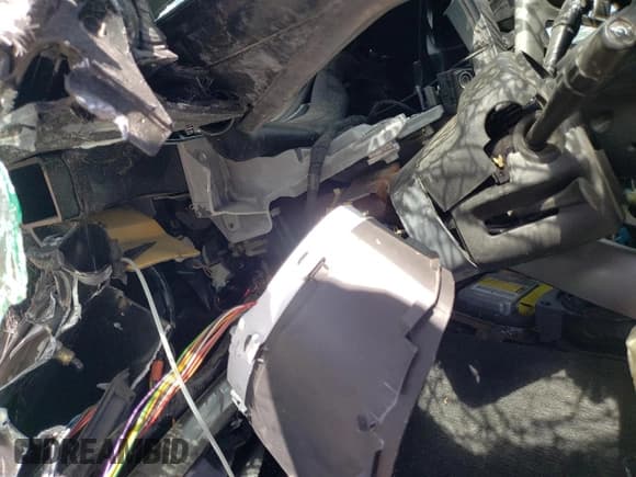 ✅ 2005 Chevrolet Corvette • VIN: 1G1YY22U855109042 • Лот: 53326665. Опубликован ранее на Copart с пробегом Не указан. Бесплатный доступ к архиву аукционных продаж из США и подробный отчёт об истории автомобиля на DreamBid. Изображение 9.