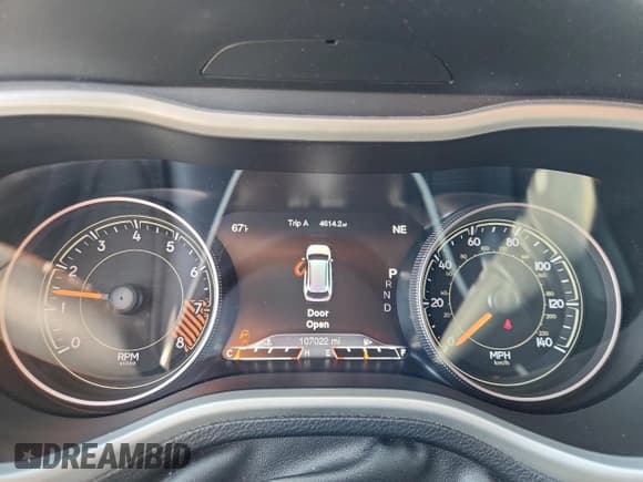 ✅ 2015 Jeep Cherokee Trailhawk • VIN: 1C4PJMBS4FW728086 • Lot: 71095805. Wystawiony na Copart z przebiegiem 107 022 mil. Bezpłatny archiwum sprzedaży aukcyjnych z USA i szczegółowy raport historii pojazdu na DreamBid. Zdjęcie 9.