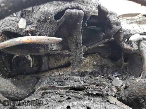 ✅ 2019 Chevrolet Malibu LT • VIN: 1G1ZD5ST4KF173416 • Lot: 81830195. Wystawiony na Copart z przebiegiem Nie podano mil. Skorzystaj z bezpłatnego archiwum sprzedaży aukcyjnych z USA i zobacz szczegółowy raport historii pojazdu na DreamBid. Zdjęcie 9.