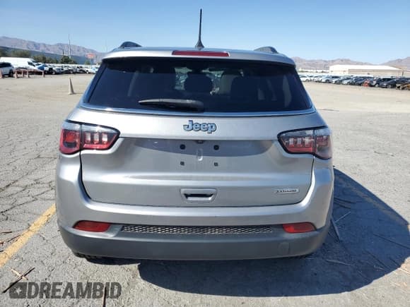 ✅ 2019 Jeep Compass Latitude • VIN: 3C4NJCBB4KT706266 • Lot: 80528075. Listed on Copart with 142,410 mi. Free auction sales archive from the USA and detailed vehicle history report at DreamBid. Image 6.
