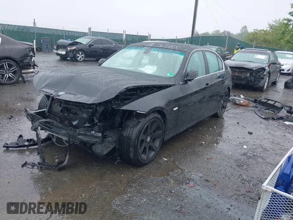 ✅ 2006 BMW 3 Series 330i • VIN: WBAVB33526PS14803 • Lot: 42371730. Wystawiony na IAAI z przebiegiem 174 338 mil. Bezpłatny archiwum sprzedaży aukcyjnych z USA i szczegółowy raport historii pojazdu na DreamBid. Zdjęcie 2.