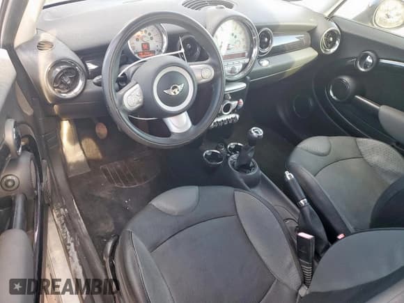 ✅ 2008 MINI Clubman • VIN: WMWML33508TP97200 • Lot: 62202435. Wystawiony na Copart z przebiegiem 120 802 mil. Bezpłatny archiwum sprzedaży aukcyjnych z USA i szczegółowy raport historii pojazdu na DreamBid. Zdjęcie 8.