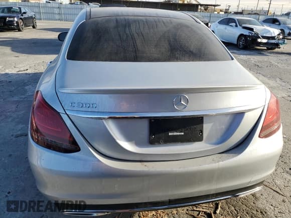 ✅ 2021 Mercedes-Benz C 300 • VIN: W1KWF8DB9MR605631 • Lot: 42355085. Wystawiony na Copart z przebiegiem Nie podano. Bezpłatny archiwum sprzedaży aukcyjnych z USA i szczegółowy raport historii pojazdu na DreamBid. Zdjęcie 6.