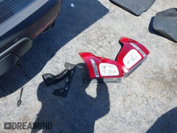 ✅ 2013 Ford Explorer XLT • VIN: 1FM5K8D89DGA12963 • Lot: 42272506. Wystawiony na IAAI z przebiegiem 96 356 mil. Bezpłatny archiwum sprzedaży aukcyjnych z USA i szczegółowy raport historii pojazdu na DreamBid. Zdjęcie 12.