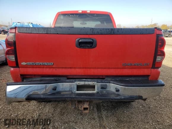 ✅ 2005 Chevrolet Silverado 2500HD LS • VIN: 1GCHK29U75E314382 • Lot: 90525575. Wystawiony na Copart z przebiegiem 97 526 mil. Bezpłatny archiwum sprzedaży aukcyjnych z USA i szczegółowy raport historii pojazdu na DreamBid. Zdjęcie 6.