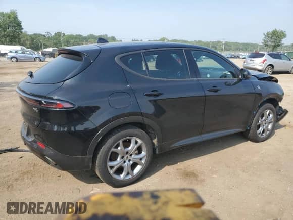 2024 Dodge Hornet R/T z VIN ZACPDFCW9R3A33079, wystawiony jako Copart lot #60761575 z przebiegiem Nie podano mil oraz Nie do naprawy • Non repairable. Historia ofert i sprzedaży dostępna na DreamBid. Obrazek 3.