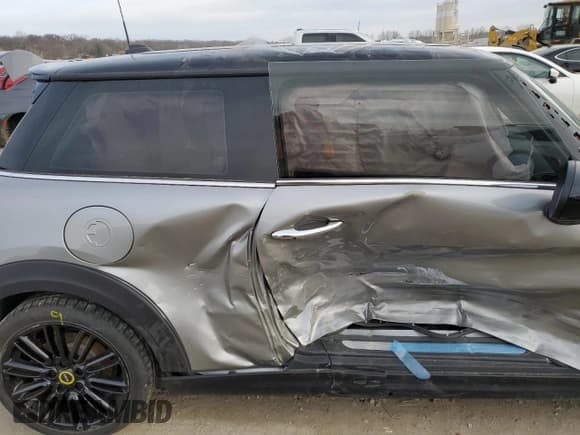 ✅ 2024 MINI Hardtop Cooper SE • VIN: WMW13DJ09R2V40611 • Lot: 49475105. Listed on Copart with 4,448 mi. Free auction sales archive from the USA and detailed vehicle history report at DreamBid. Image 11.