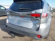 ✅ 2014 Toyota Highlander XLE • VIN: 5TDJKRFH3ES067714 • Lot: 43691151. Wystawiony na IAAI z przebiegiem 224 667 mil. Bezpłatny archiwum sprzedaży aukcyjnych z USA i szczegółowy raport historii pojazdu na DreamBid. Zdjęcie 6.