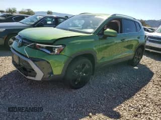 ✅ 2025 Volkswagen Taos SE • VIN: 3VVEC7B23SM038182 • Лот: 85312385. Опубликован ранее на Copart с пробегом 1 080 миль. Бесплатный доступ к архиву аукционных продаж из США и подробный отчёт об истории автомобиля на DreamBid. Изображение 1.