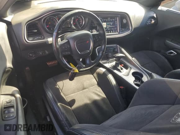 ✅ 2017 Dodge Challenger T/A 392 • VIN: 2C3CDZFJ6HH514646 • Lot: 73401334. Wystawiony na Copart z przebiegiem 63 632 mil. Bezpłatny archiwum sprzedaży aukcyjnych z USA i szczegółowy raport historii pojazdu na DreamBid. Zdjęcie 8.