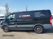 ✅ 2015 Ford Transit Cargo • VIN: 1FTYE1YM1FKA21664 • Lot: 42086151. Wystawiony na IAAI z przebiegiem 227 108 mil. Bezpłatny archiwum sprzedaży aukcyjnych z USA i szczegółowy raport historii pojazdu na DreamBid. Zdjęcie 14.