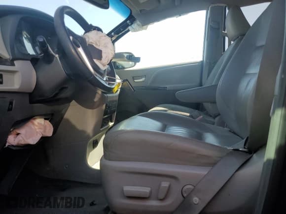 ✅ 2017 Toyota Sienna XLE • VIN: 5TDDZ3DC4HS176328 • Lot: 53185675. Listed on Copart with 80,226 mi. Free auction sales archive from the USA and detailed vehicle history report at DreamBid. Image 7.