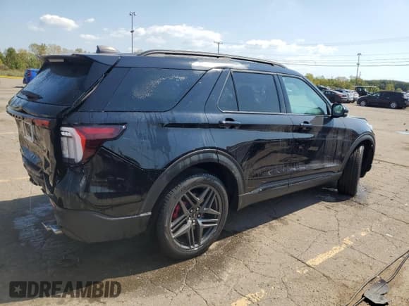 ✅ 2025 Ford Explorer ST • VIN: 1FMWK8GC0SGC21350 • Lot: 80319935. Listed on Copart with 4,576 mi. Free auction sales archive from the USA and detailed vehicle history report at DreamBid. Image 3.