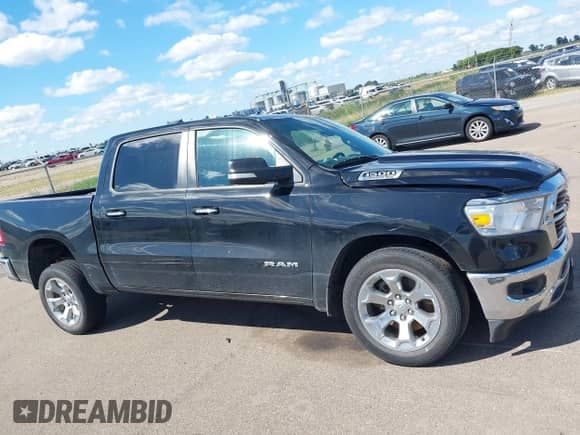 2019 Ram 1500 Big Horn с VIN 1C6SRFFT1KN762348, выставлен на аукционе IAAI как лот 43050484 с пробегом 98 000 миль миль и . История ставок и продаж доступна на DreamBid. Изображение 13.