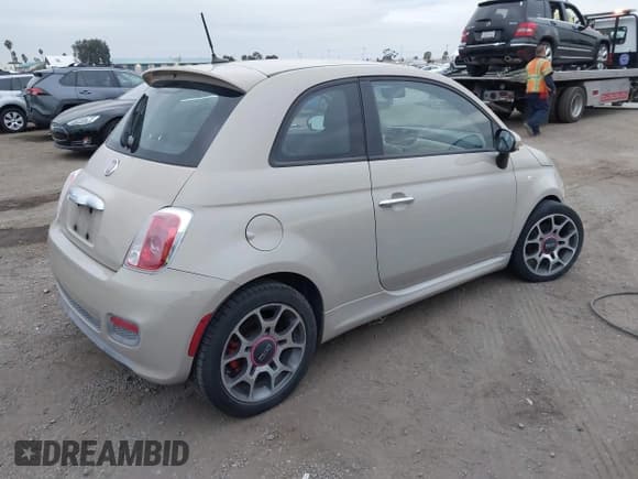 ✅ 2012 FIAT 500 Sport • VIN: 3C3CFFBR3CT112295 • Lot: 43704057. Wystawiony na IAAI z przebiegiem 127 746 mil. Bezpłatny archiwum sprzedaży aukcyjnych z USA i szczegółowy raport historii pojazdu na DreamBid. Zdjęcie 4.