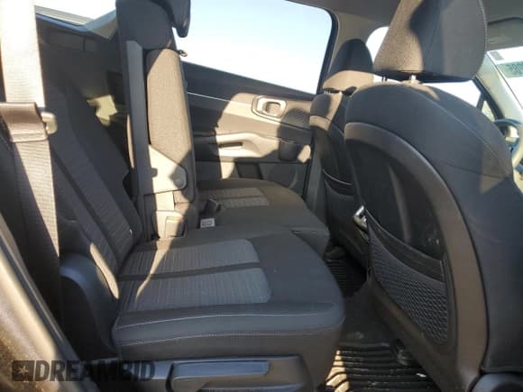 ✅ 2025 Kia Sorento LX • VIN: 5XYRG4JC6SG393194 • Lot: 84732285. Listed on Copart with 9,520 mi. Free auction sales archive from the USA and detailed vehicle history report at DreamBid. Image 11.