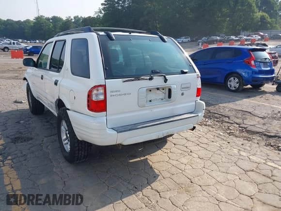 ✅ 2002 Isuzu Rodeo S • VIN: 4S2CK58W524321108 • Lot: 42352330. Listed on IAAI with 270,614 mi. Free auction sales archive from the USA and detailed vehicle history report at DreamBid. Image 3.