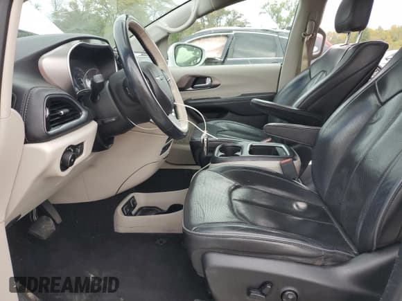 ✅ 2018 Chrysler Pacifica Limited • VIN: 2C4RC1GGXJR226366 • Lot: 82449135. Listed on Copart with 109,534 mi. Free auction sales archive from the USA and detailed vehicle history report at DreamBid. Image 7.